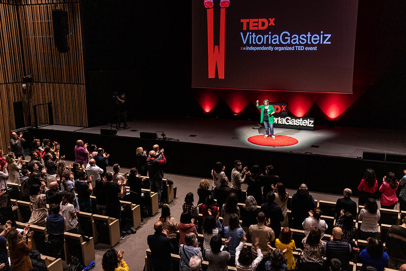 En qué se diferencian una charla TED y TEDx