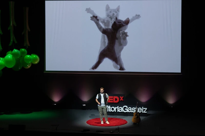 Jon Bo cierra TEDxVitoriaGasteiz 