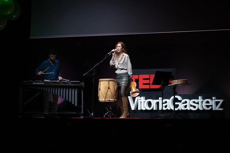 Actuación de No me encontró en TEDxVitoriaGasteiz - Lo que te perdiste si no viniste a Upside Down.